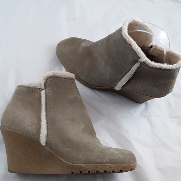 white mountain wedge booties
